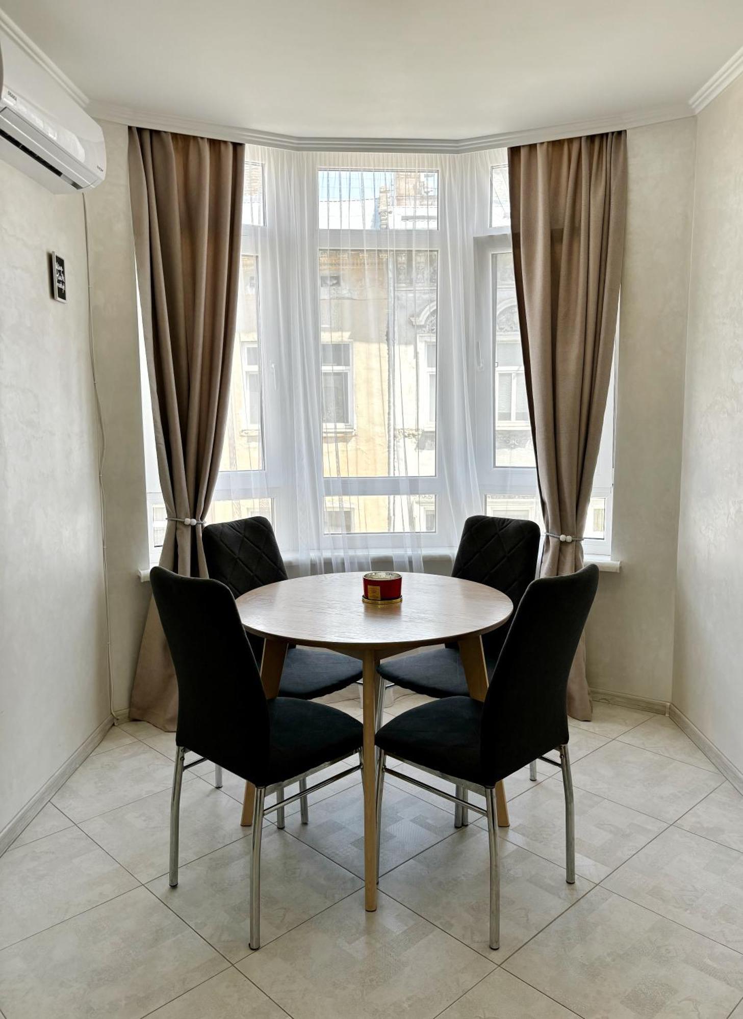 Apartment In Khmelnytsky Street Львов Экстерьер фото